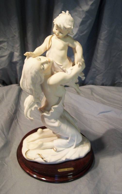 lot 5 image: GIUSEPPE ARMANI ABIDING LOVE 12-12 Signed Collector SculptureStatue Limited Edition Finely Detailed Art.