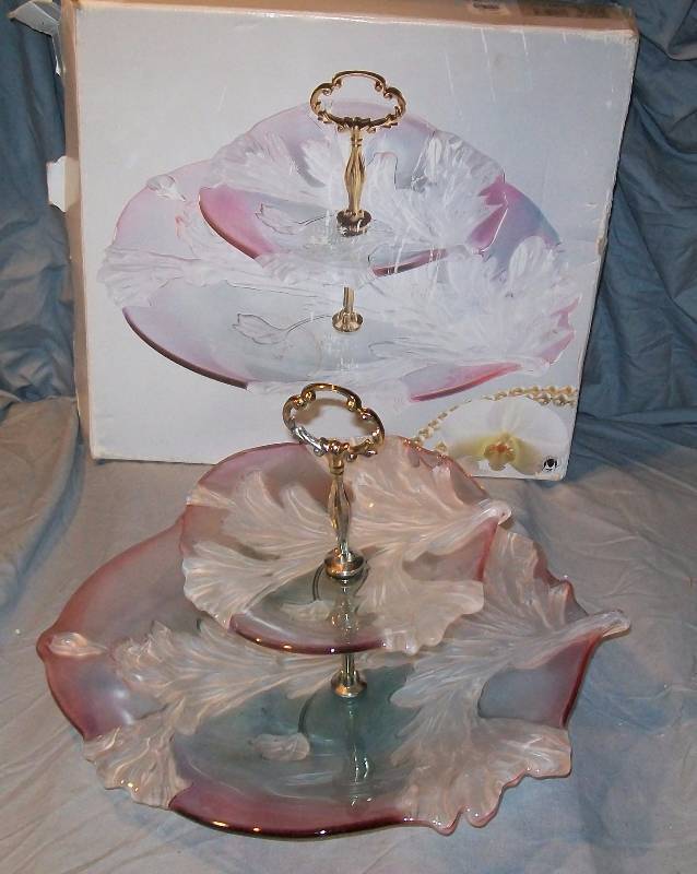 lot 10 image: Savoir Vivre Artesia Nouveau Exquisite 2 Tier Tidbit Server 9-12. Original Walther-Glas Made in Germany