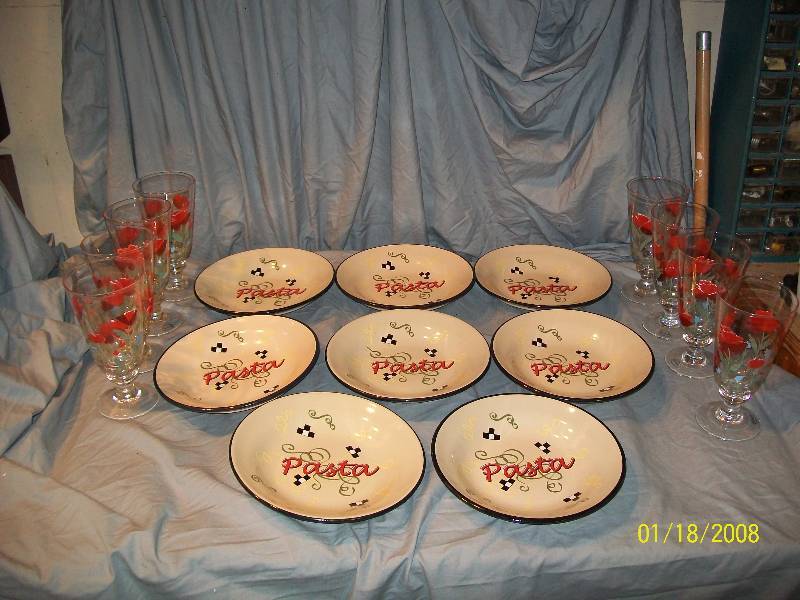 lot 18 image: 16 Piece Vintage Ice Tea Glass & Collectible Home & Garden Party Pasta Bowl Set