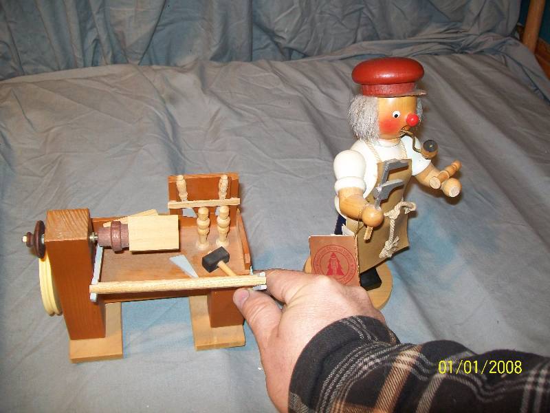lot 28 image: Vintage Holzkunst Christian Ulbricht Toy Maker Incense Smoker with Workbench Music Box. West Germany