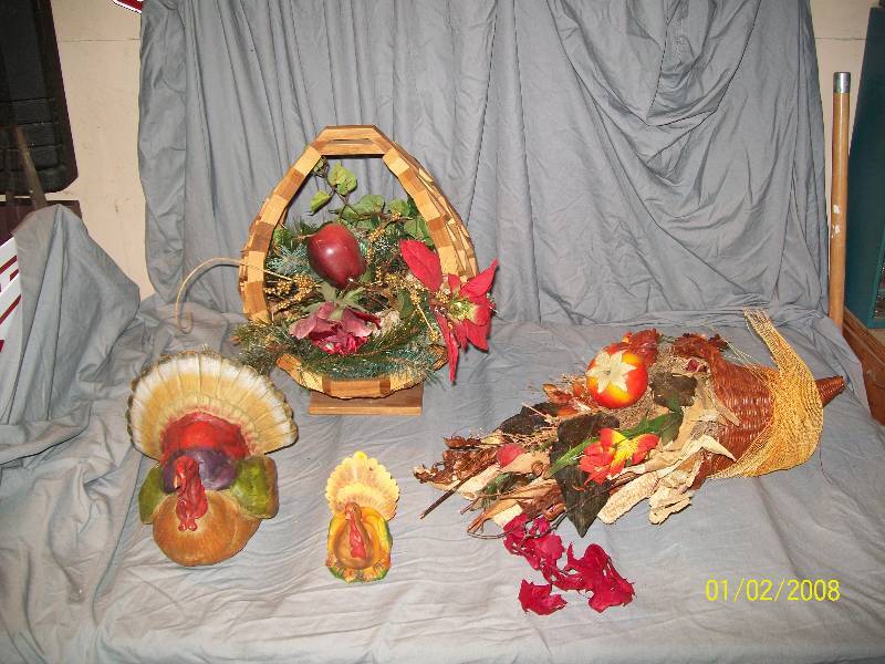 lot 33 image: Thanksgiving Fall Holiday Craft Items with 2 Turkeys & Large Wooden Center Piece & Floral Cornucopia