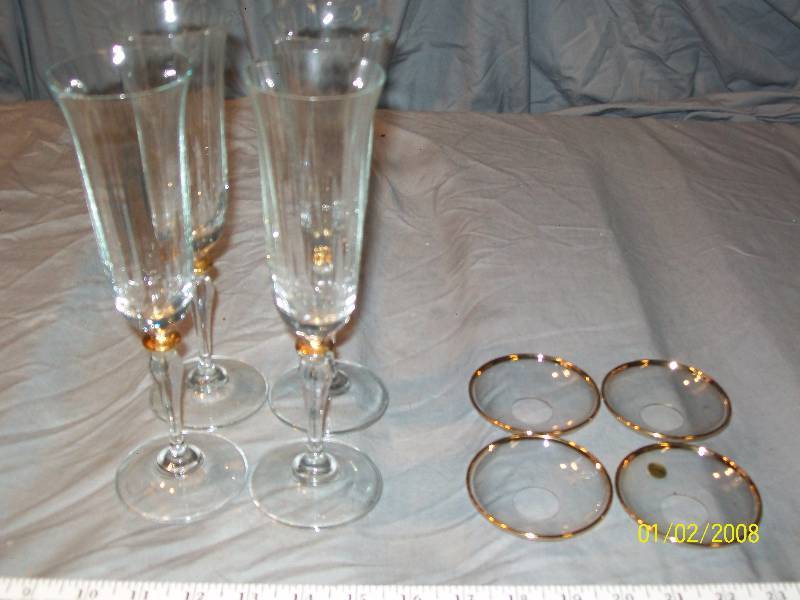 lot 58 image: 8 pc  4- Champagne Flute with Clear Glass Bowl & Gold Wafer in Stem & 4- Crystal BOBECHES