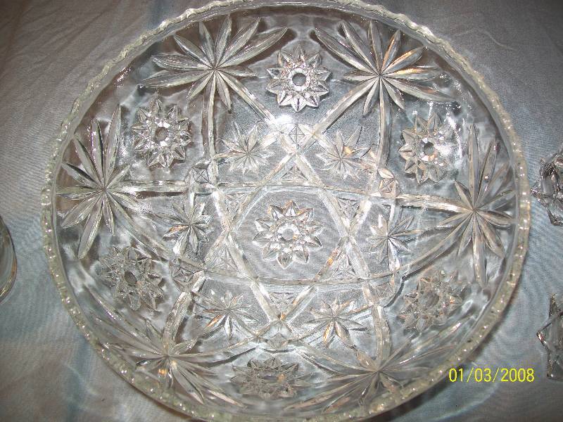 lot 64 image: 6 Piece Early American Prescut Clear Glass Star Collection