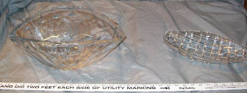 lot 73 image: Vintage Exquisite Clear Cut OvalOblong Glass Bowl & Clear Criss Cut Glass PlatterTray