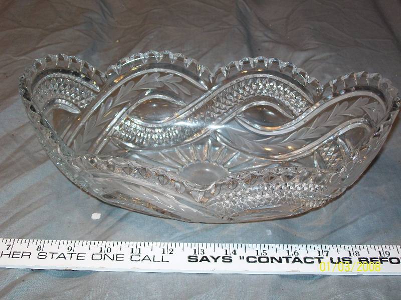 lot 77 image: Exquisite Vintage Intricate Cut Glass Weave Design OblongOval Serving BowlTrayPlatter Server