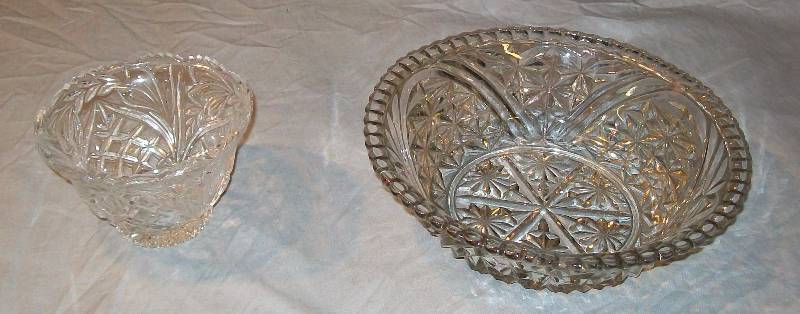 lot 83 image: 2 Exquisite Vintage Clear Cut Glass Bowls