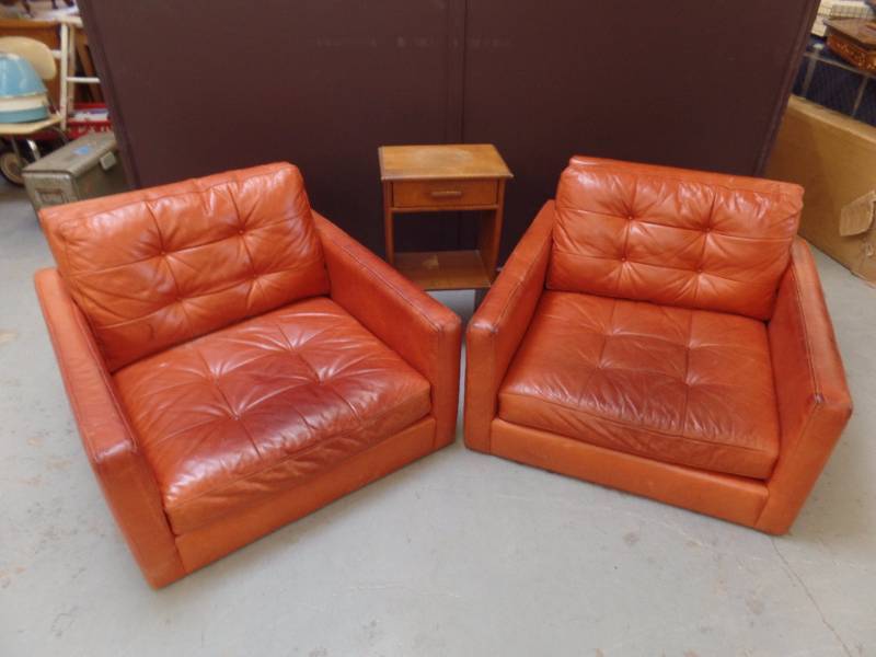 2 Chairs & an End Table