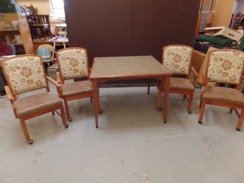 Table & 4 Chairs
