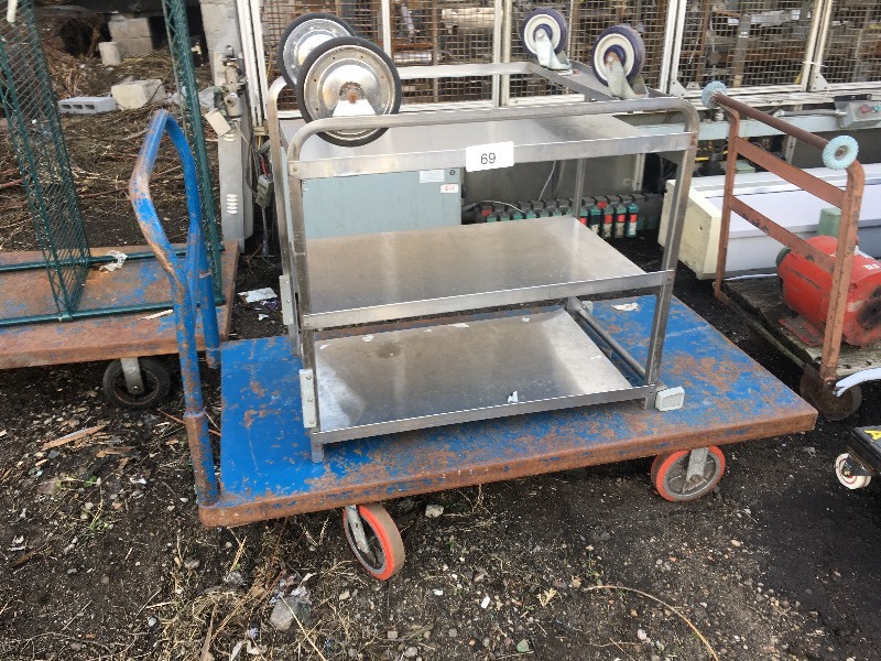 lot 69 image: Lot of carts