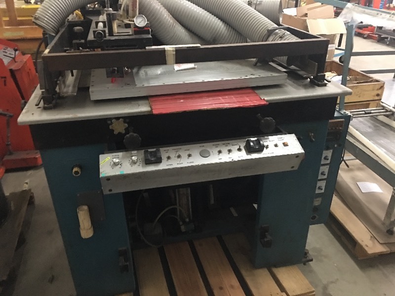 lot 5 image: Large press screening machine ()