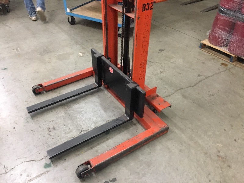 lot 7 image: Lee pallet mover