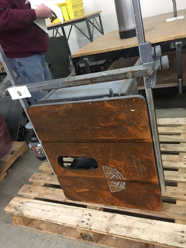 lot 9 image: Homecraft table saw