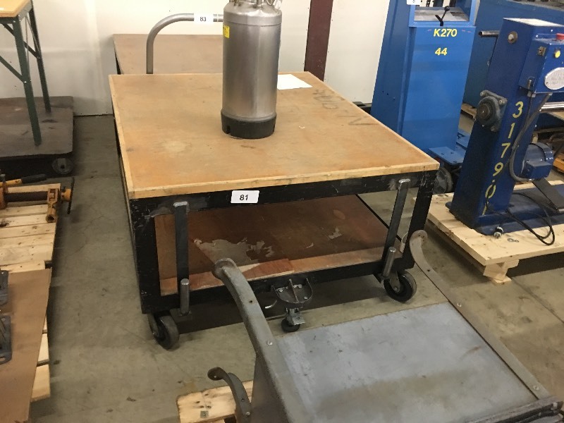 lot 81 image: Shop bench  cart