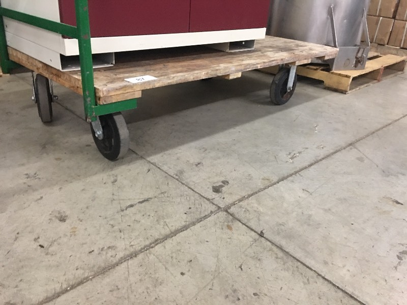 lot 87 image: Flat warehouse cart