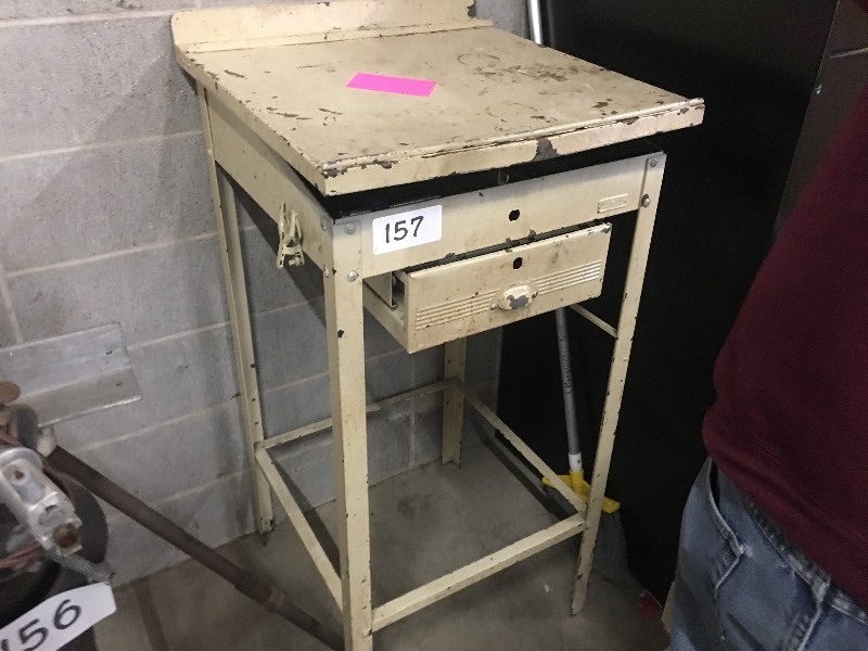 lot 157 image: Metal work station