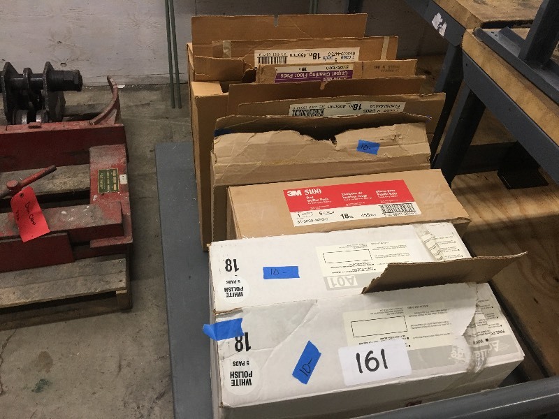 lot 161 image: Large lot of new cleaning pads