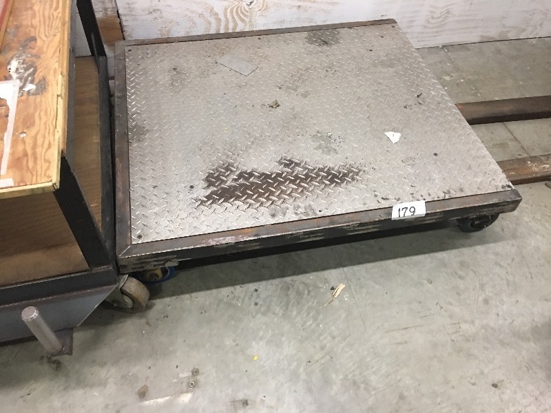 lot 179 image: Flat rolling platform