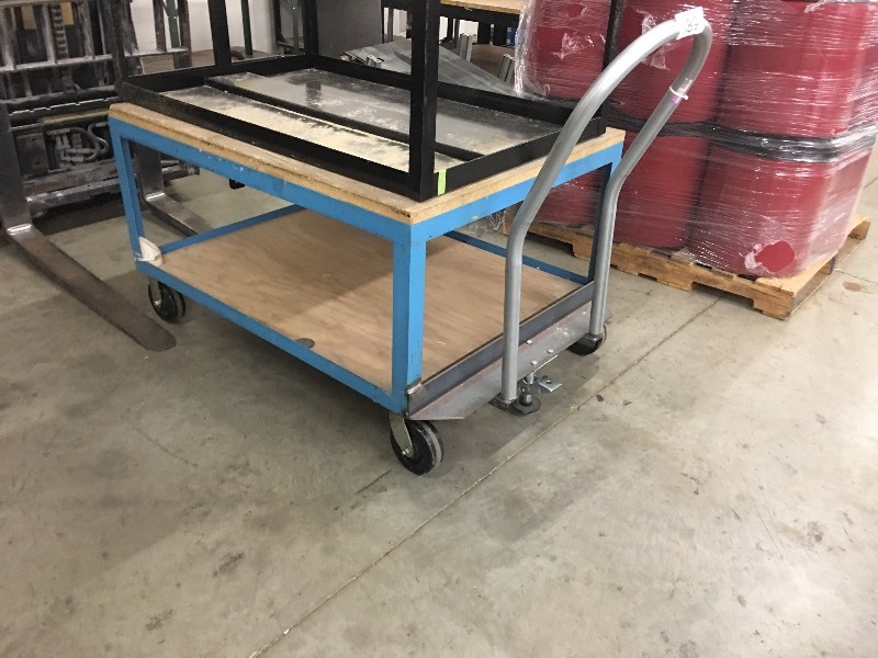 lot 189 image: Metal shop cart  table