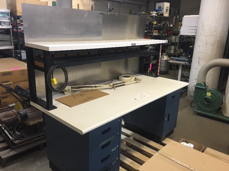 lot 29 image: Work  shop bench