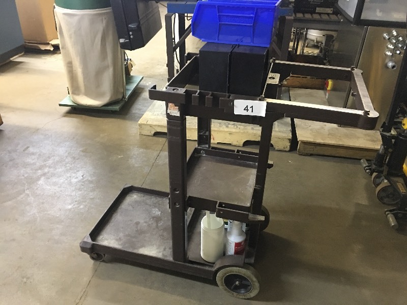 lot 41 image: Janitorial cart