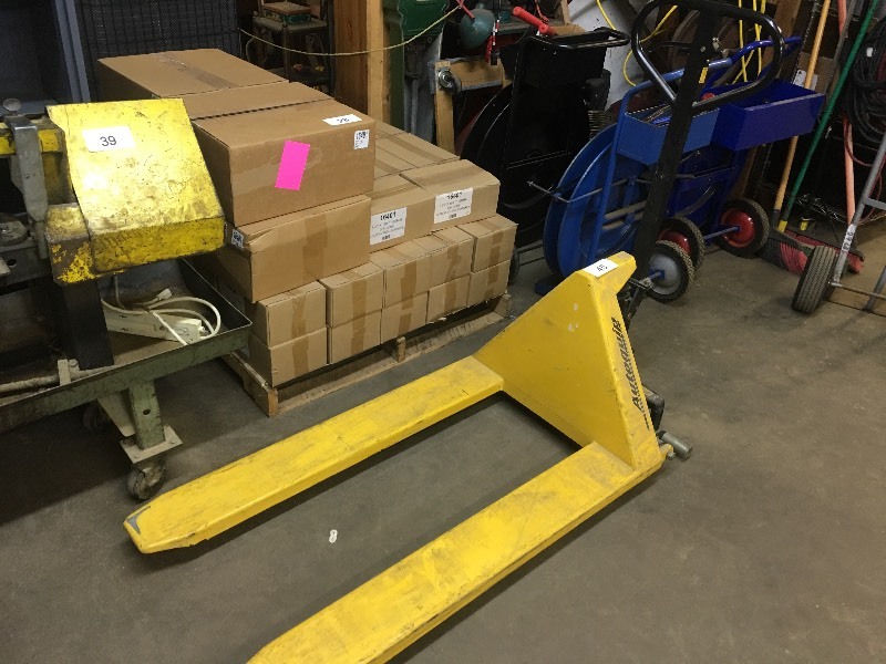 lot 45 image: Pallet jack