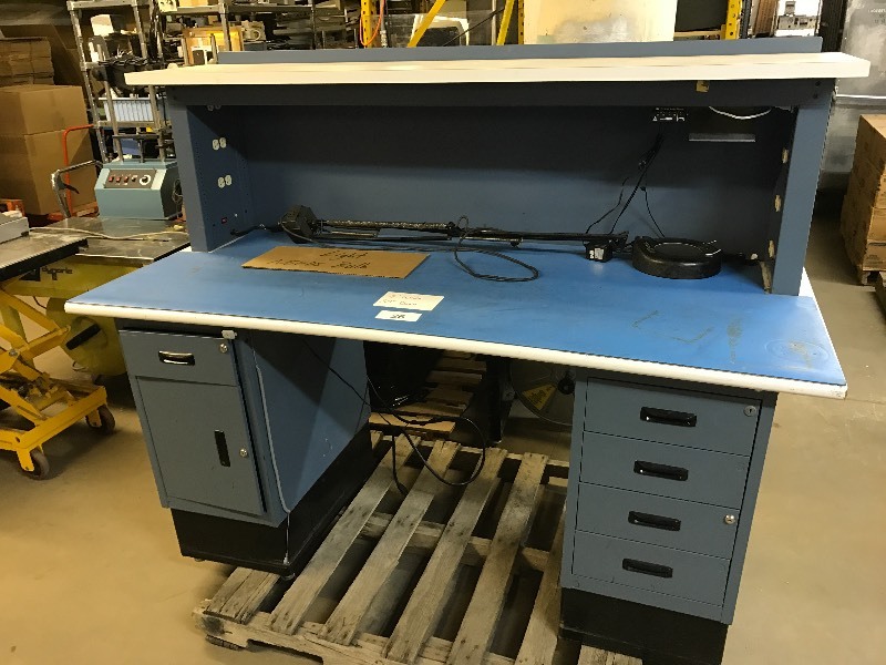 lot 26 image: Work  shop bench