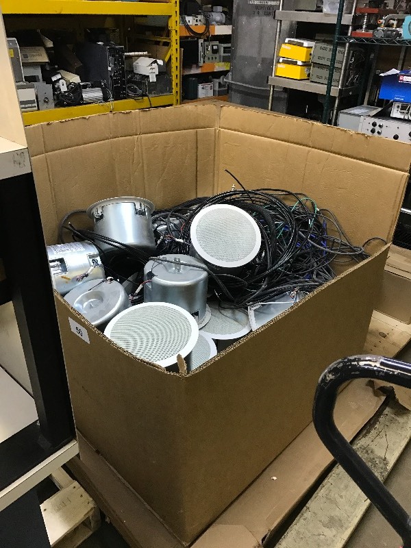 lot 50 image: Large lot of speakers