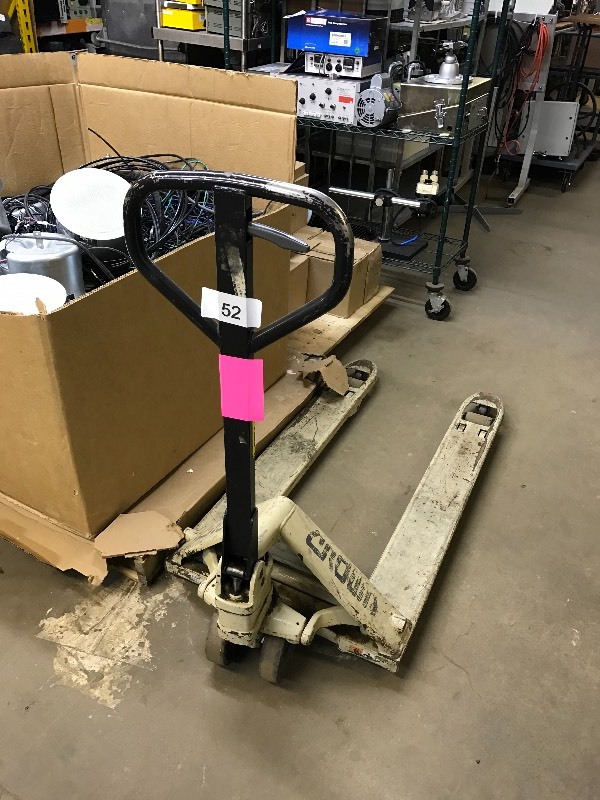 lot 52 image: Pallet jack