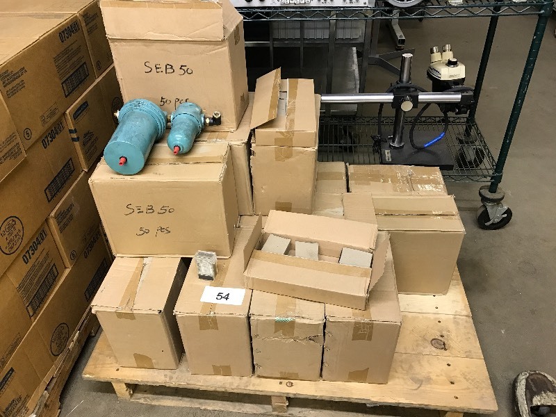 lot 54 image: Pallet lot of razor blades