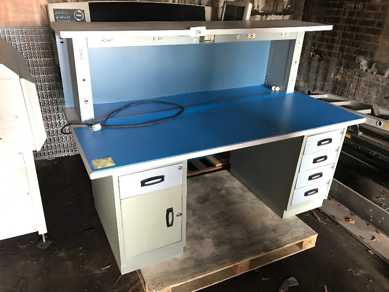 lot 74 image: Work  shop bench