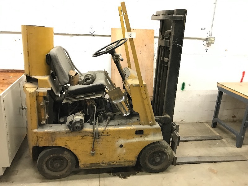 lot 6 image: Clark propane forklift