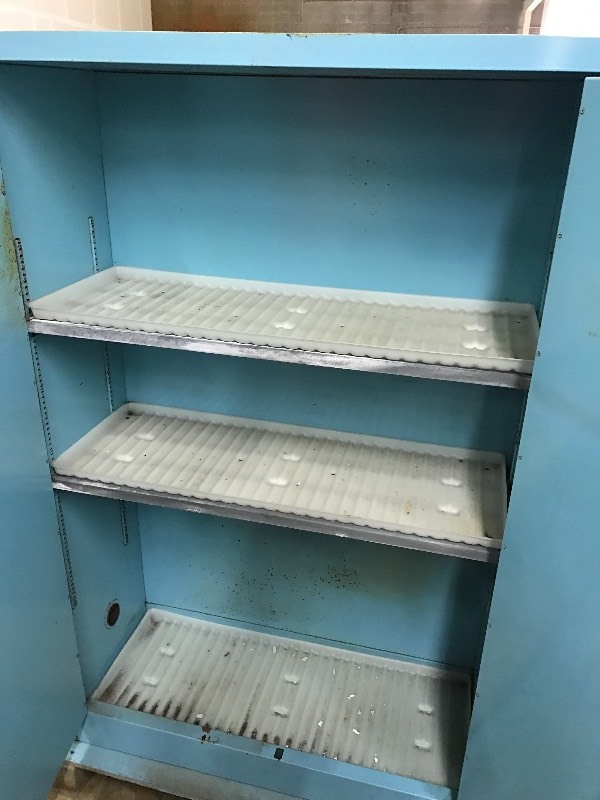 lot 20 image: Flammables safety storage cabinet