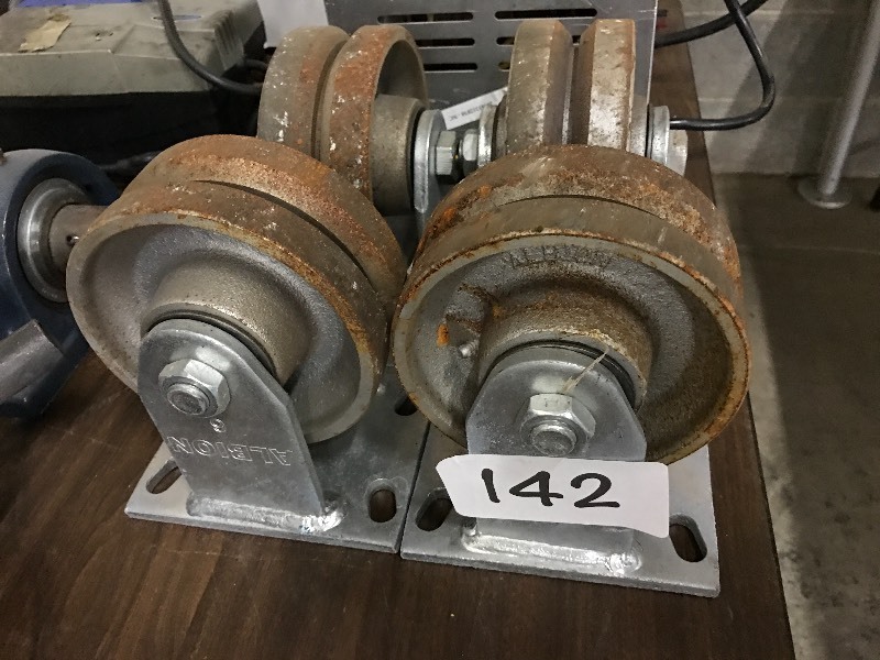 lot 142 image: Heavy duty casters