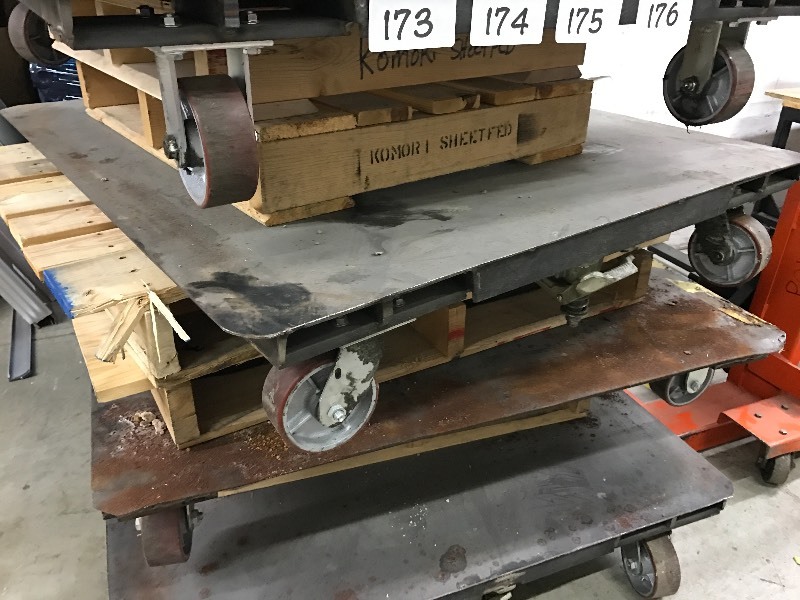 lot 174 image: Flat rolling platform