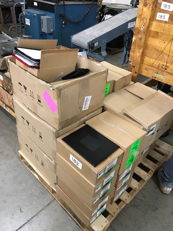lot 182 image: Pallet lot of tablet  iPad accessories