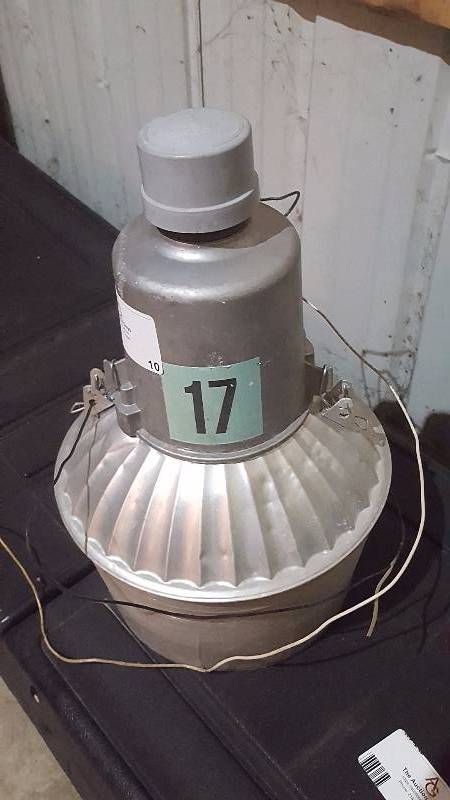 lot 10 image: Street LightIndustrial Light