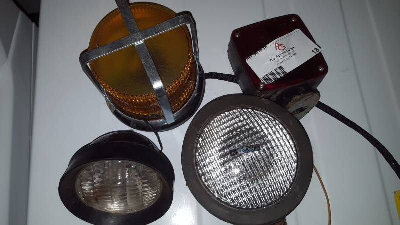 lot 18 image: Assorted Lights