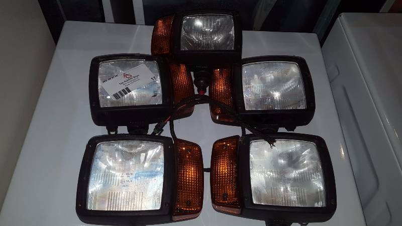 lot 17 image: (5) Hella Lights