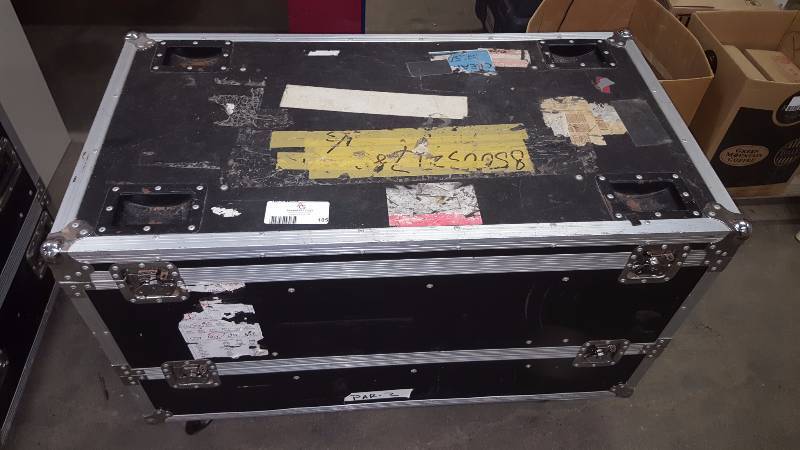 lot 105 image: Rolling Roadie Case