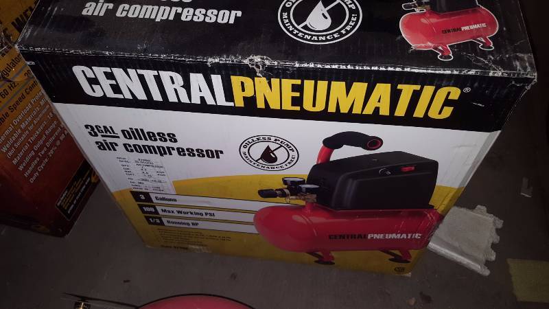 lot 45 image: 3 Gallon Air Compressor