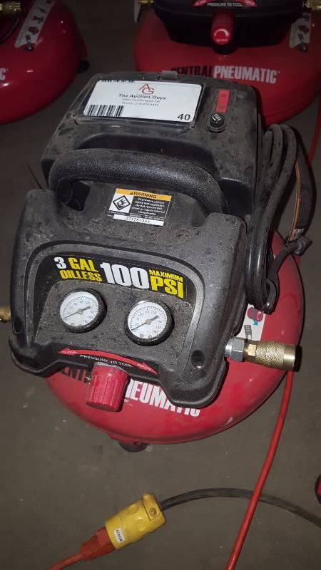 lot 40 image: 3 Gallon Pancake Air Compressor