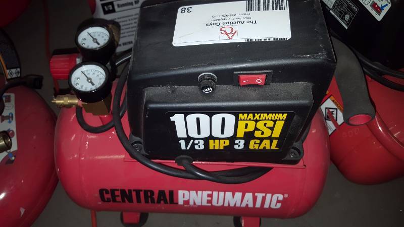 lot 38 image: 3 Gallon Air Compressor