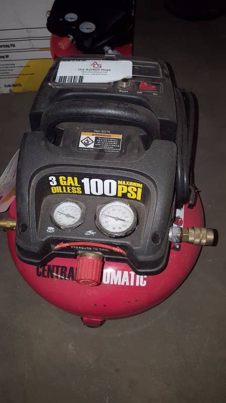 lot 36 image: 3 Gallon Pancake Air Compressor