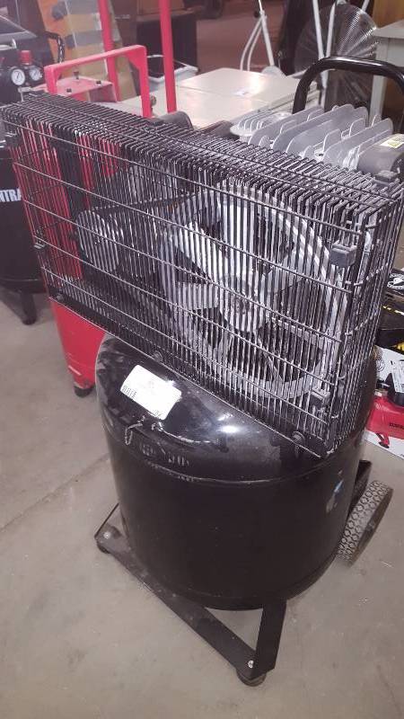 lot 82 image: 29 Gallon Air Compressor