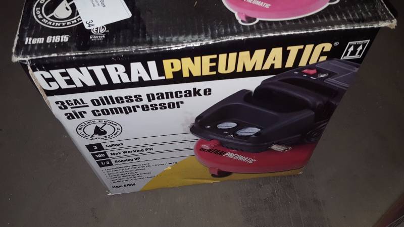 lot 34 image: 3 Gallon Pancake Air Compressor