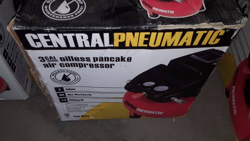 lot 33 image: 3 Gallon Pancake Air Compressor