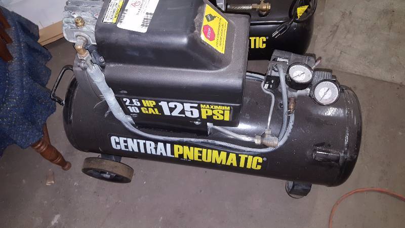 lot 63 image: 10 Gallon Air Compressor