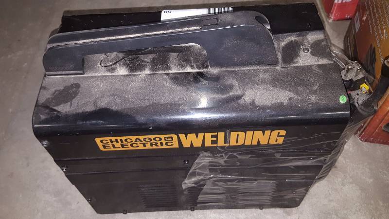 lot 58 image: Chicago Electric 90 Amp Flux Wire Welder