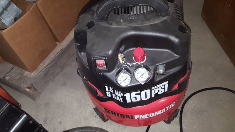 lot 57 image: 6 Gallon Air Compressor