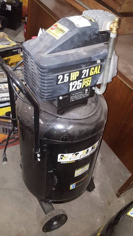 lot 49 image: 21 Gallon Air Compressor